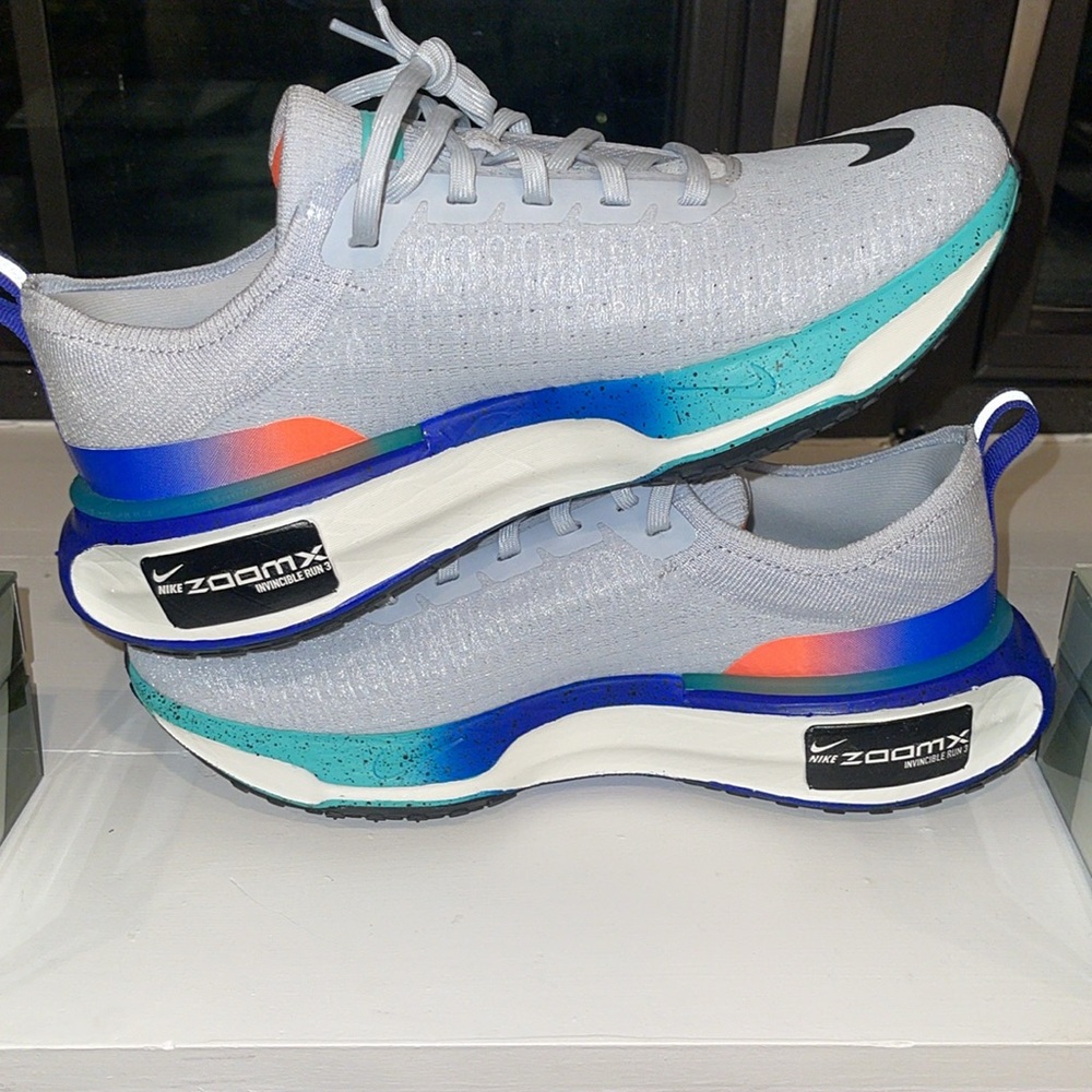 ❗️unisex invincible run 3 NWT❗️ - Picture 6 of 8